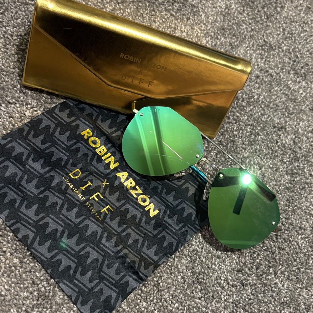 Diff Robin Arzon Aviator Sunglasses - image 1
